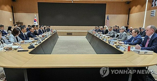 韓国国防研究院で開かれた在韓米軍駐留費を巡る2回目会合（外交部提供）＝21日、ソウル（聯合ニュース）