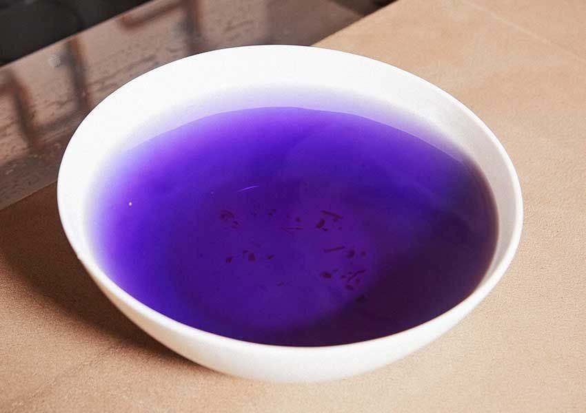 レシピ1. 紫キャベツを使った“カメレオン”ラーメン