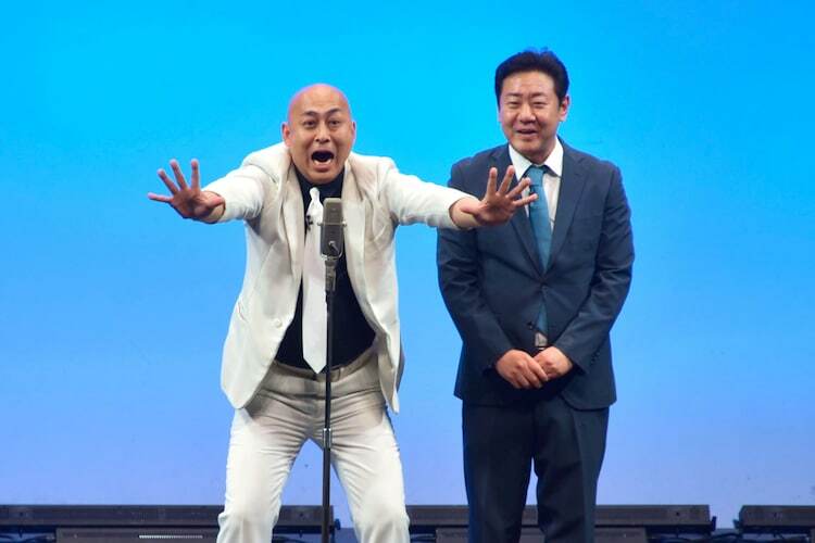 錦鯉独演会「吾輩はバカである」初日公演に臨んだ錦鯉。