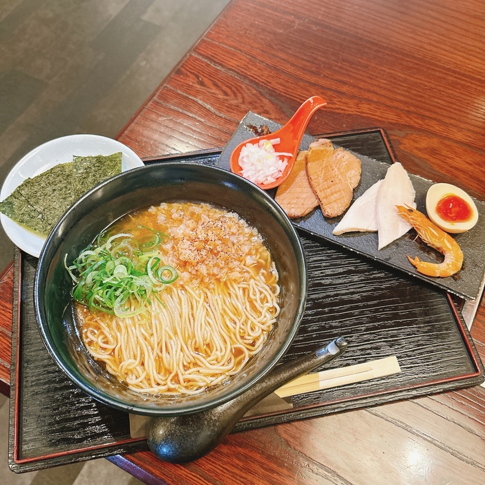 『神楽 海老で鯛を釣る麺堂』の海老醤油