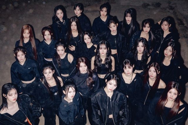 tripleS、K-POP女性グループ最多人数の完全体24人で初のライヴを開催　日本市場へも本格的進出