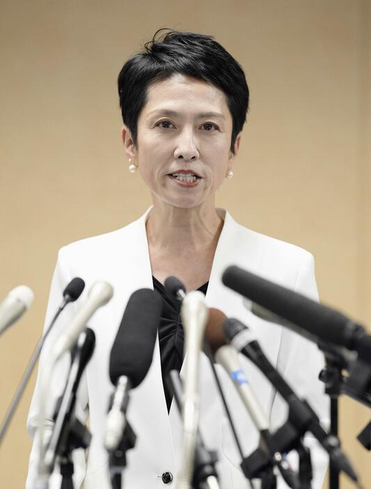 記者会見で東京都知事選に立候補すると表明した立憲民主党の蓮舫参院議員＝27日午後、東京・永田町の党本部