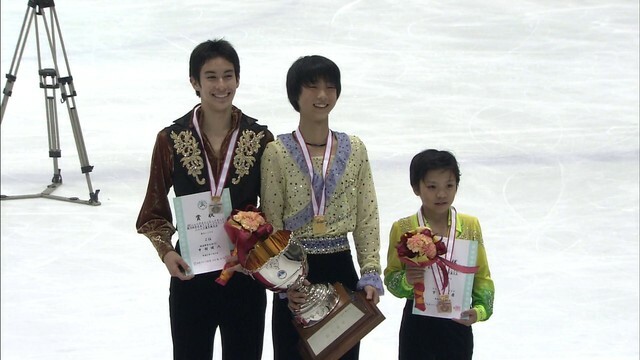 羽生結弦選手らと表彰台に立つ宇野選手