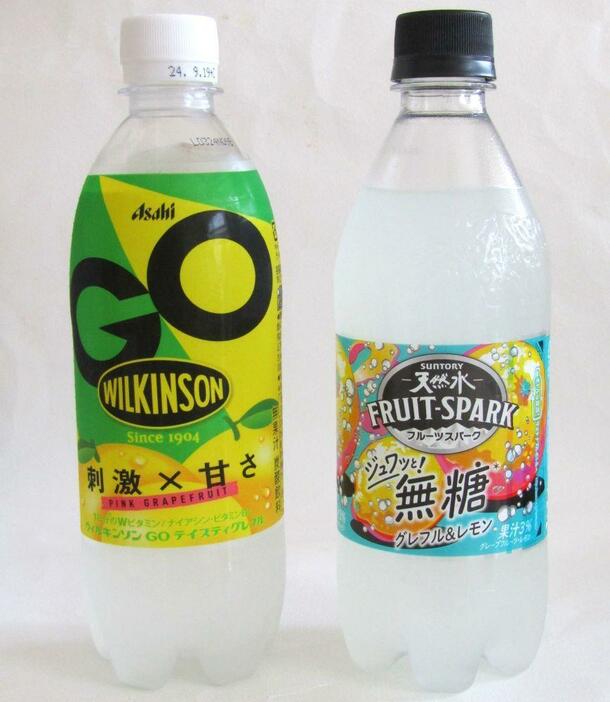 「WILKINSON GO テイスティグレフル」（左）と「サントリー天然水 FRUIT－SPARK グレフル＆レモン」