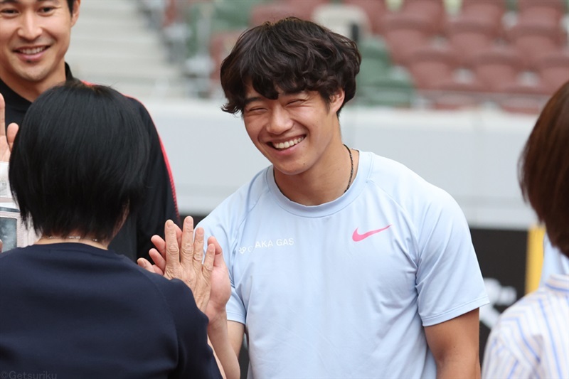 男子100mで最下位となったが、深刻なケガではなく大会終了後のファンイベントにも笑顔で参加した坂井隆一郎