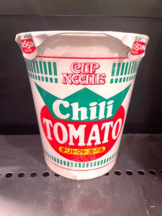 ピリッとした辛さに、トマトの甘みと酸味がマッチしたスープが人気の「チリトマトヌードル」。斬新な食べ方に注目…？