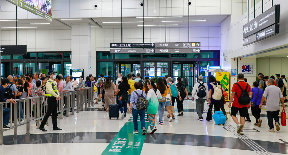 港珠澳大橋マカオ側イミグレーション施設の到着口（資料、写真：MGTO）