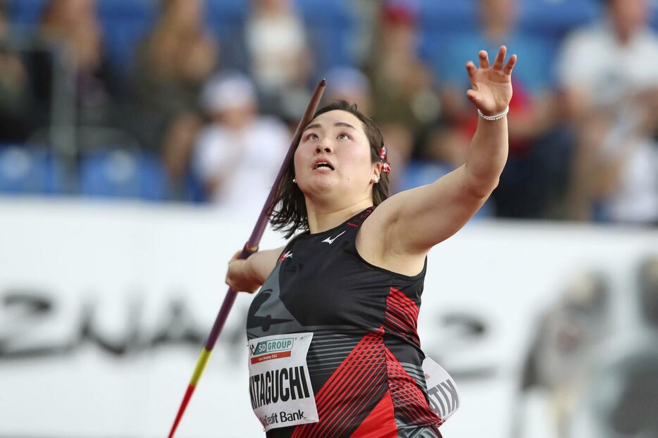 女子やり投げ　60メートル47で優勝した北口榛花＝オストラバ（CTK提供・AP＝共同）