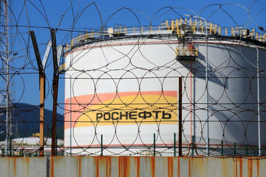 トゥアプセにあるロシアの石油大手ロスネフチの製油所（2021年8月）　Vladfotograf-Shutterstock
