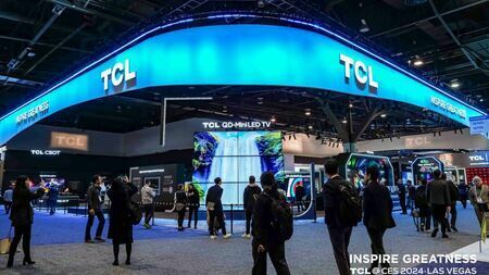 TCLはテレビ用の大型パネルで世界第2位のシェアを持つ。写真はアメリカのテクノロジー見本市「CES」に出展した同社ブース（TCL華星光電技術のウェブサイトより）