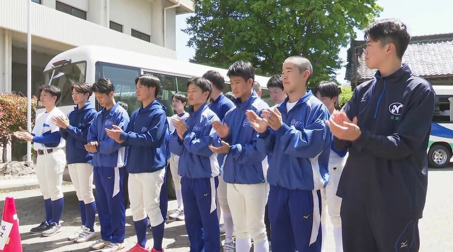 到着した七尾高校野球部