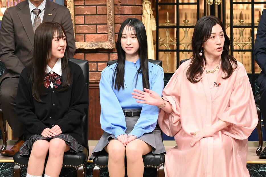 5月6日放送の「しゃべくり007」にゲスト出演する（左から）一花さん、美月さん、野々村友紀子さん＝日本テレビ提供