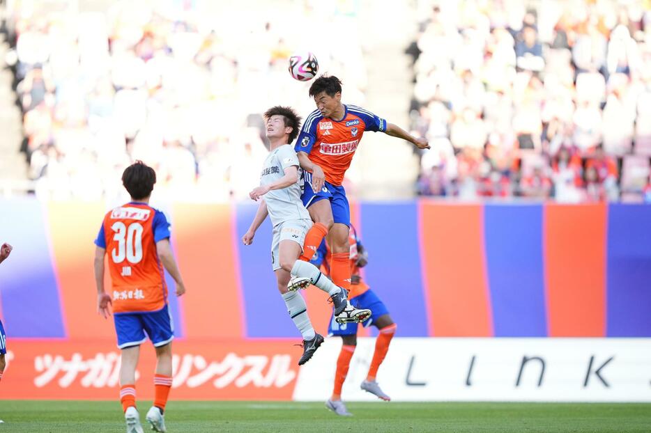 84分に島田譲と交代し、ピッチを退いた千葉和彦（写真◎J.LEAGUE）（写真◎J.LEAGUE）