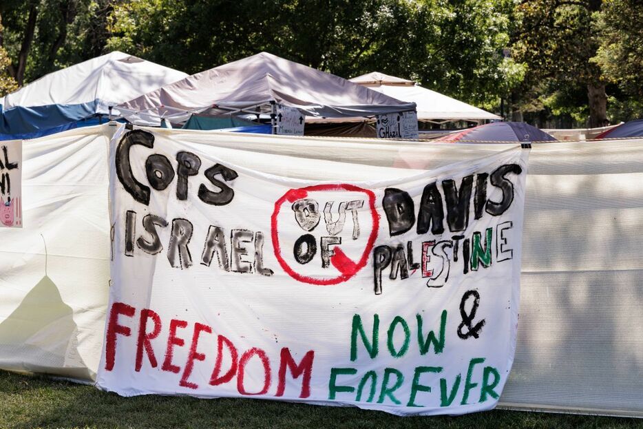 アメリカの反イスラエルデモは依然として全土で続いている（写真はカリフォルニア大学デービス校）　Penny Collins /REUTERS