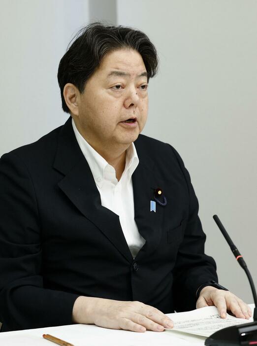 関係閣僚会合で発言する林官房長官＝31日午前、首相官邸