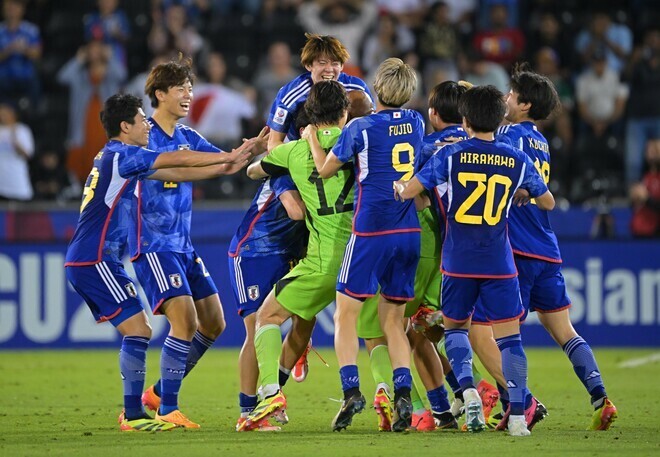 決勝でウズベキスタンを破った大岩ジャパン。写真：金子拓弥（サッカーダイジェスト写真部）