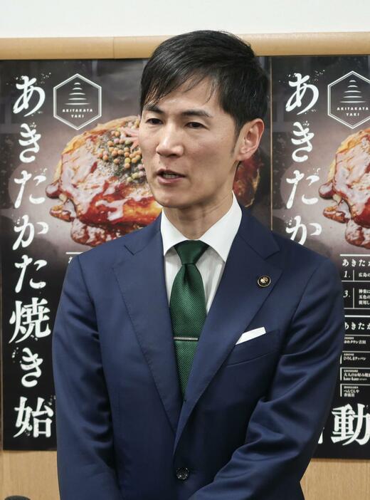 広島県安芸高田市役所で記者会見し、市長選への不出馬を表明する石丸伸二市長＝10日午後