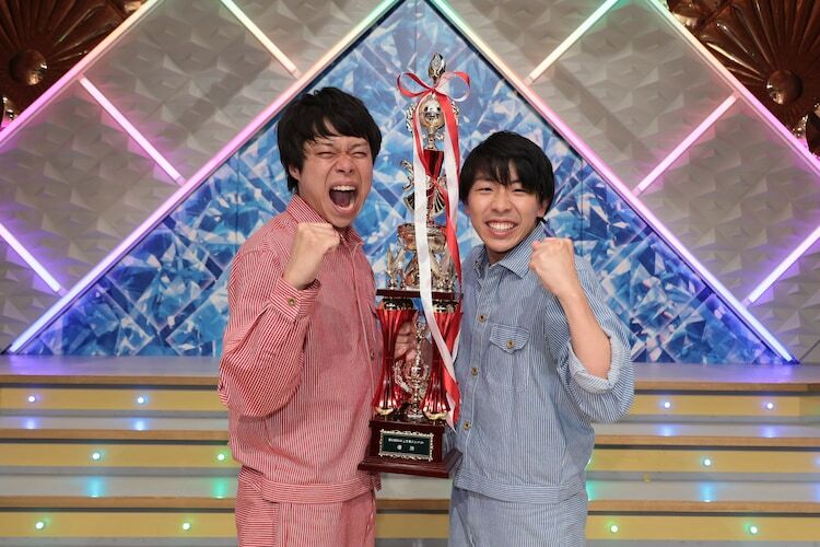 「第54回NHK上方漫才コンテスト」で優勝したフースーヤ。(c)NHK