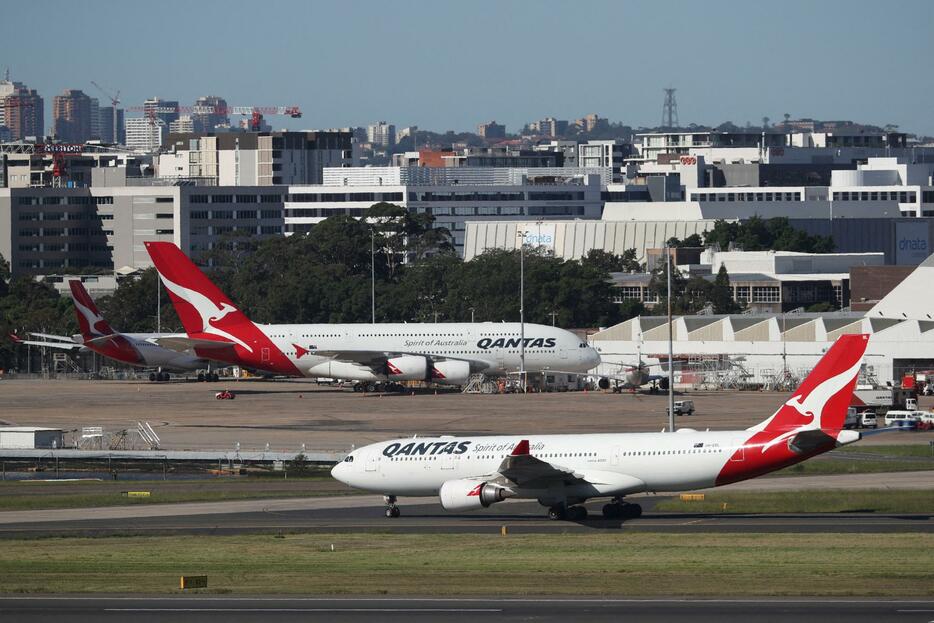 カンタス航空の航空機＝2020年3月、シドニー（ロイター＝共同）