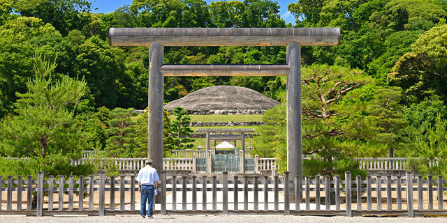 明治天皇陵は豊臣秀吉が築いた伏見城の跡地にある