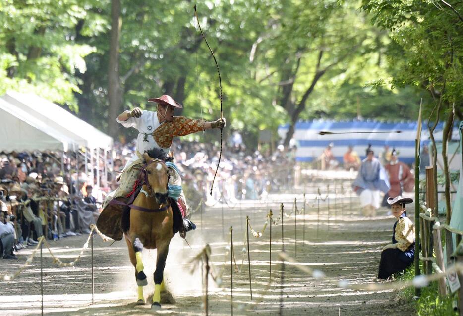 京都市左京区の下鴨神社で行われた「流鏑馬神事」＝3日午後