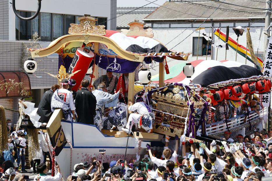 茨城県北茨城市で開かれた「常陸大津の御船祭」＝3日午後