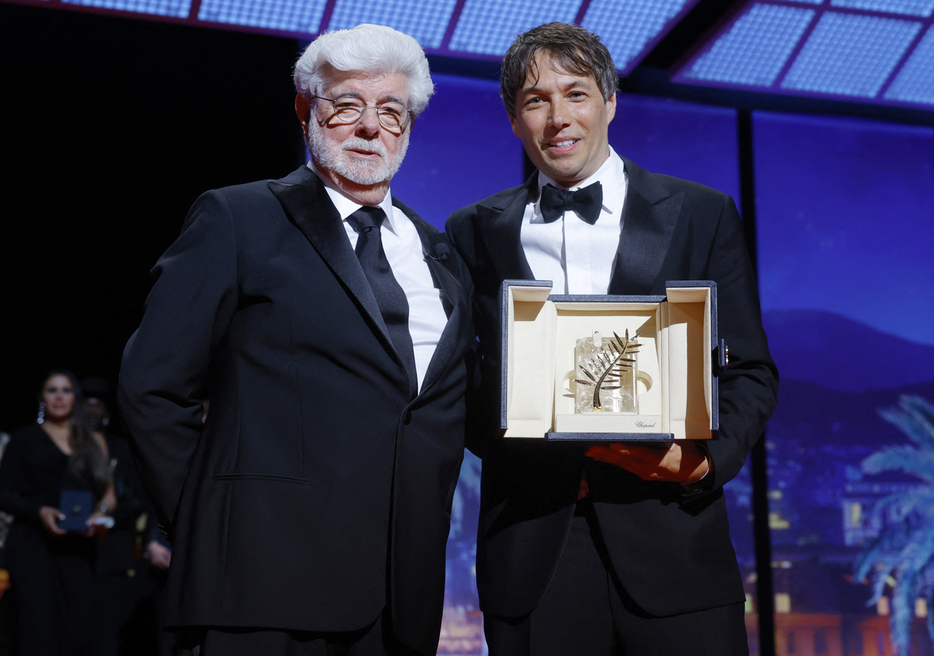 パルムドールに輝いたショーン・ベイカー（右）と栄誉賞のジョージ・ルーカス