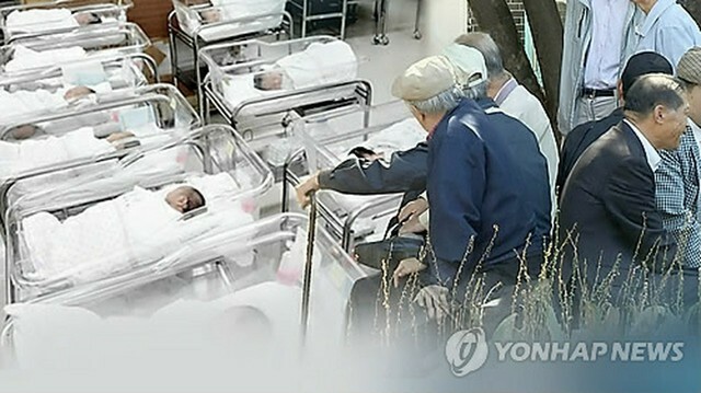 韓国で少子高齢化が進んでいる＝（聯合ニュースTV）