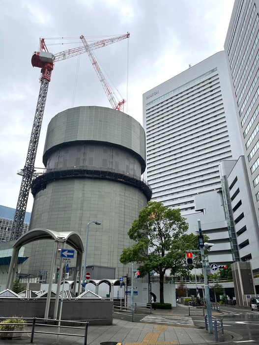 ［写真］大阪マルビル解体工事の様子。SNSで「小さくなった」という投稿も多くみられた＝31日午後、大阪市北区で