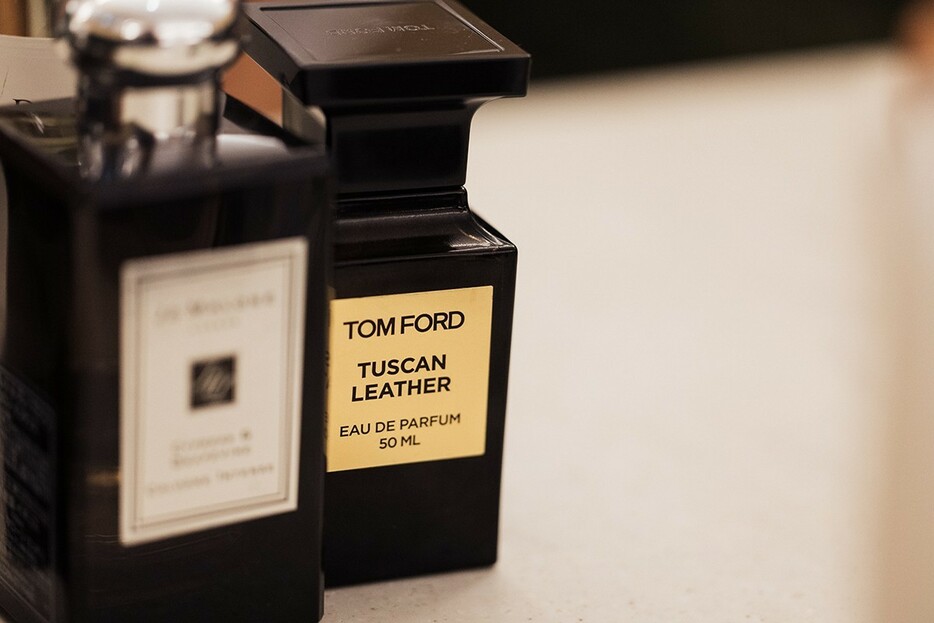 ▲ FUKAMIさん愛用の香水、トム フォードの「タスカン・レザー」とバイレード（BYREDO）の「ラ テュリップ」