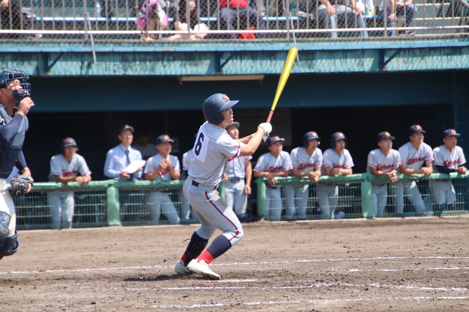 3回裏に犠飛を放った藤本陽毅（京都国際）