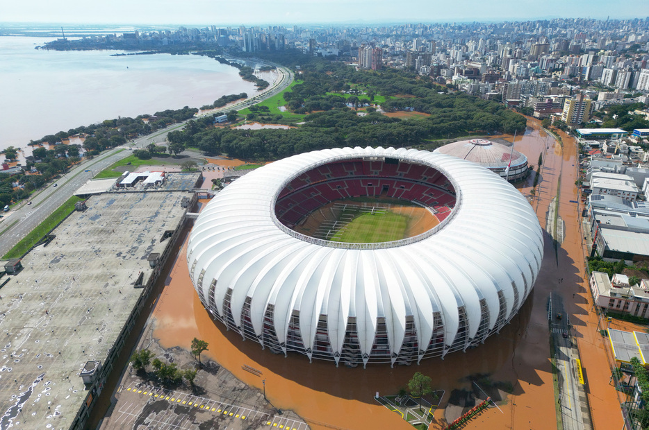 豪雨の影響による大規模な水害に見舞われたリオグランデ・ド・スル州。スタジアムも水没した（Photo: Getty Images）