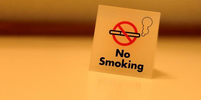 「改正健康増進法」によって施設での喫煙は厳しく制限されている
