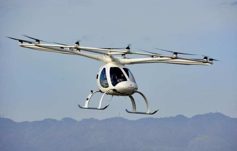 大阪ヘリポートで実施された「空飛ぶクルマ」を運航する実証実験＝２０２３年１２月、大阪市