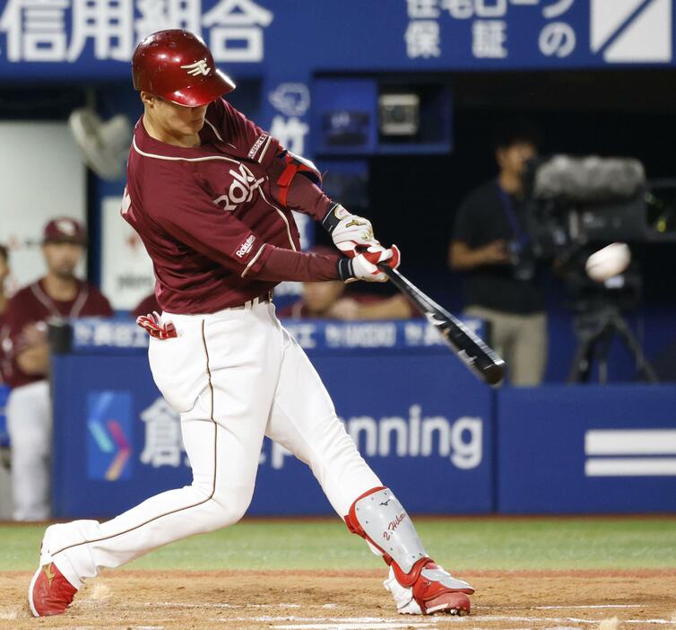 5回楽天2死、太田が左中間に先制本塁打を放つ＝横浜