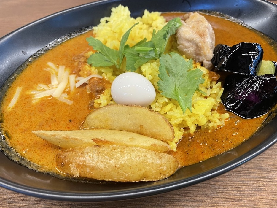 「アキバ盛りカレー1」ランチ1,200円／ディナー1,460円