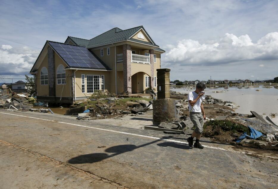 被害を受けた住宅＝2015年9月11日（写真：ロイター/アフロ）