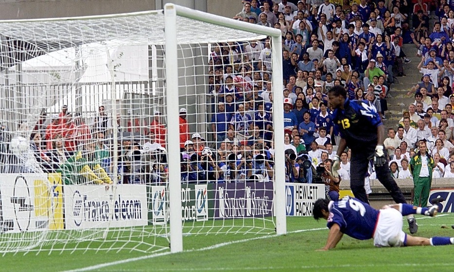 1998年フランスW杯のジャマイカ戦でゴールを決めた中山雅史。W杯での日本初ゴールとなった＝1998年6月26日（写真：ロイター/アフロ）