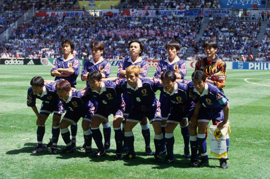 フランスW杯、クロアチア戦に臨むサッカー日本代表。三浦知良の落選は賛否両論を巻き起こした＝1998年6月20日（写真：Enrico Calderoni/アフロスポーツ）