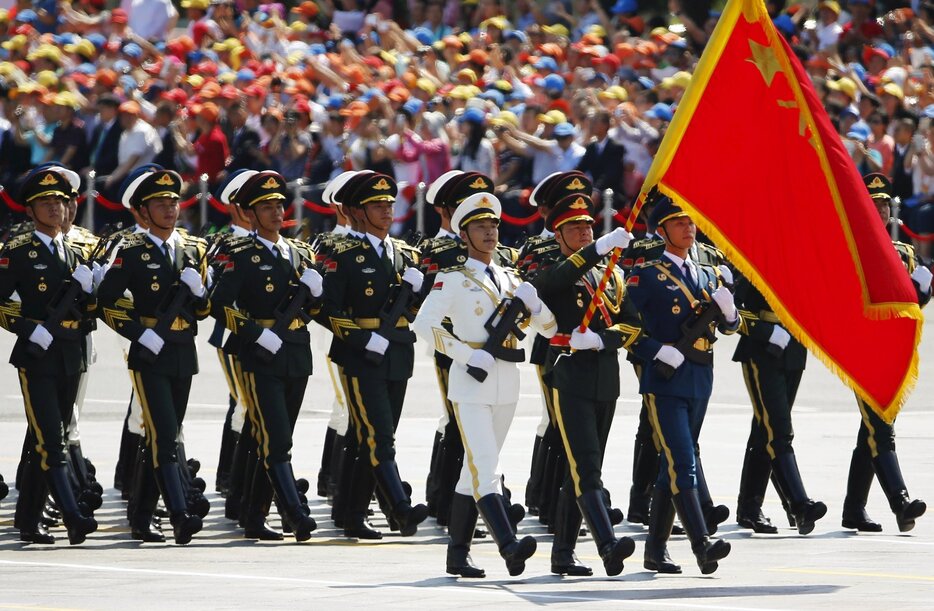 行進する人民解放軍の兵士＝2015年9月3日（写真：ロイター/アフロ）