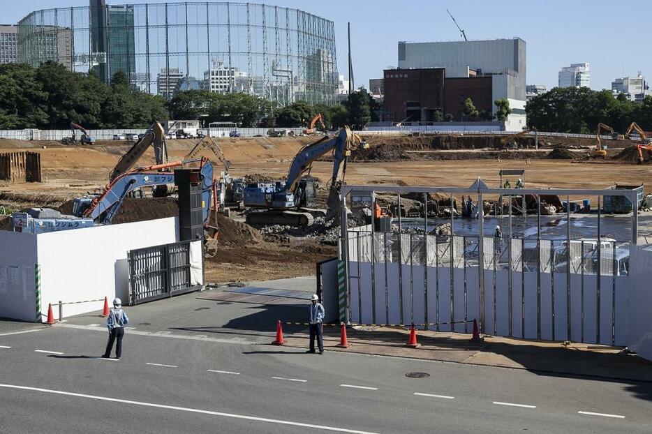 [写真]ザハ氏案が撤回された新国立競技場問題。旧競技場はすでに解体されている（Rodrigo Reyes Marin/アフロ）