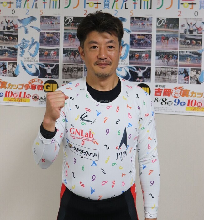激レア 吉岡 稔真 競輪選手 フォトボード 直筆サイン入り 青森50歳が最後方から突き抜けて36万車券「ゴール後は泣いて