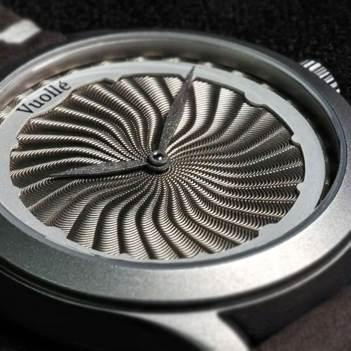 ゼニス製オールドムーヴ搭載【小ぶりな“38mm”手巻き時計】スイス