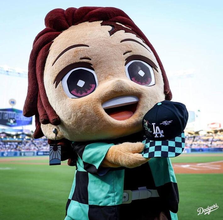 【限定】ドジャース × 鬼滅の刃 キャップ 炭治郎 市松模様 ドジャースタジアムに緑と黒の市松模様があふれる 「鬼滅の刃