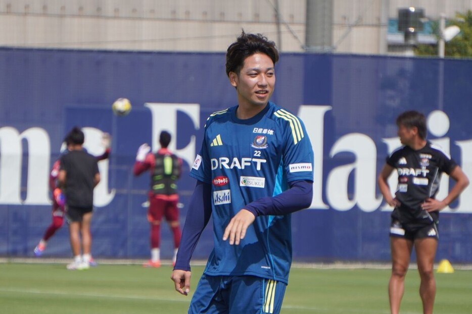 角田涼太朗 2022 横浜F・マリノス Lサイズ 苦しんでる姿を見てきた」角田涼太朗は横浜F・マリノスを