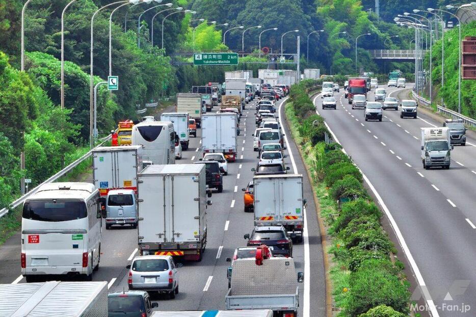 世界の高速道路 1999    --高速道路調査会-- ハイウェイラジオはいまでも健在！ 「区間は3km」「更新は5分