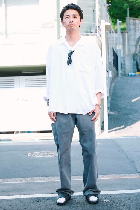 ジーンズ 白シャツ 帽子 財布 Tシャツに プラダ スニーカー ロゴ 2023年 秋冬 新作 PRADA プラダ スニーカー ロゴプレート パ