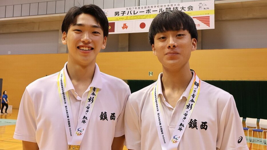 値段交渉あり 令和3年度インターハイ男子優勝メダル(鎮西) 鎮西高校、4年ぶりの優勝。主将不在の中で控えセッターが流した