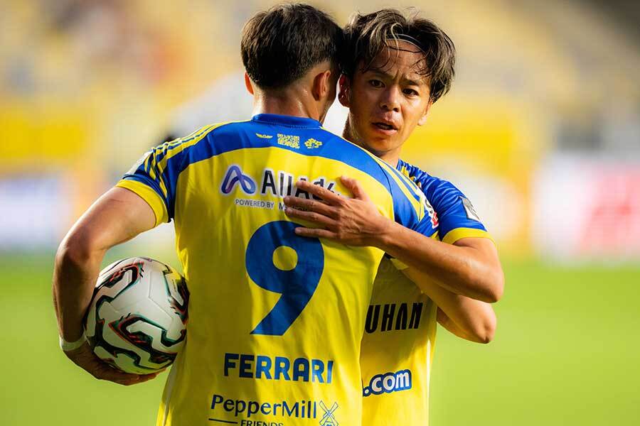 伊藤涼太郎選手　サイン入りフォト 1.jpg