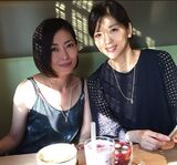 仲睦まじい中山美穂さんと妹・忍さんの生前のツーショット（中山忍のSNSより）